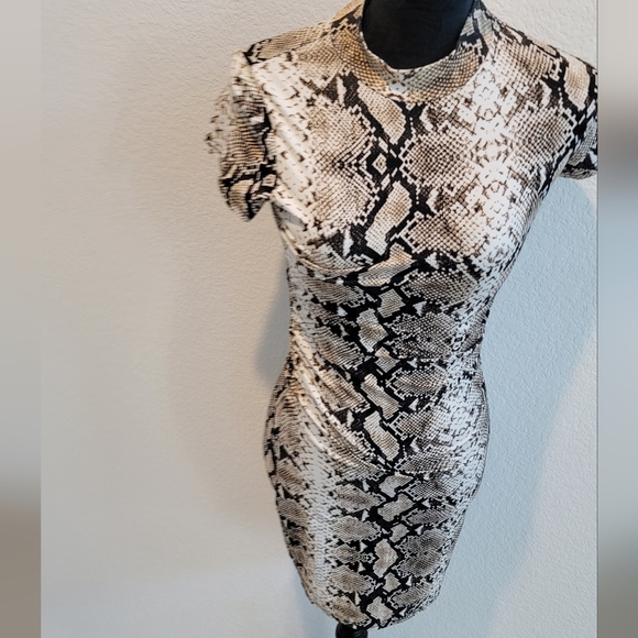 Mini Snake Print Dress Shirt Sleeve Dress(M) - Picture 13 of 17